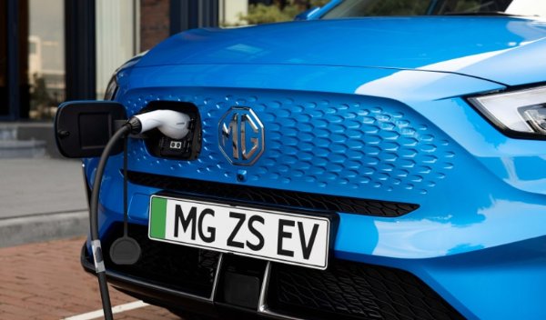 MG ZS EV grille and charging